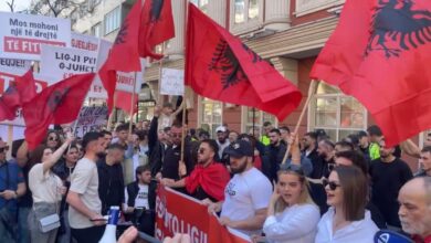 Photo of ВО ЖИВО: Започна маршот поради неспроведување на Законот за употреба на јазиците во првосудниот испит