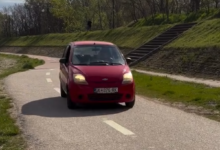 Photo of Видео: Жена со автомобил возеше по велосипедска патека на кеј