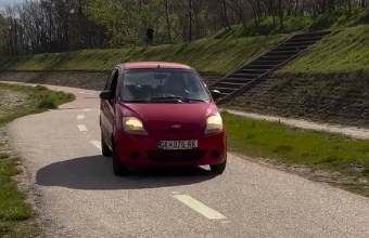 Photo of Видео: Жена со автомобил возеше по велосипедска патека на кеј