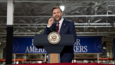 Photo of Венс го брани Трамп: „Папата нека се занимава со црквата, а не со американската политика“