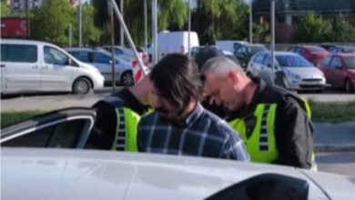 Photo of (Видео) Левица: Приведен член на Црвена младина пред натпреварот Македонија–Израел поради знаме на Палестина