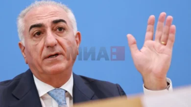 Photo of Синот на поранешниот шах: Европа стои настрана додека Иранците го губат животот