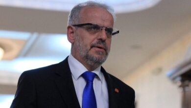 Photo of Џафери го запечати исклучувањето на албанскиот јазик од правосудниот испит, обвинија од ВЛЕН