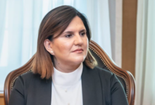 Photo of Сертификат кој бил добиен со фалсификат беше презентиран денеска како доказ во судскиот процес против Димитровска