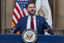 Photo of (Видео) Процедура или приоритет: Зошто Џ.Д. Венс беше првиот што е изнесен од салата во Вашингтон?