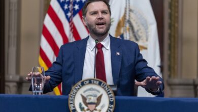 Photo of (Видео) Процедура или приоритет: Зошто Џ.Д. Венс беше првиот што е изнесен од салата во Вашингтон?