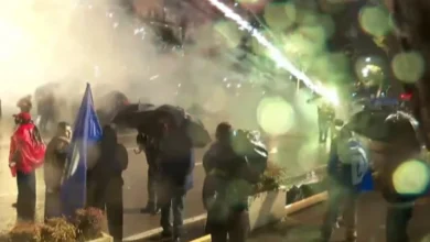 Photo of Вo Тирана се одржа осмиот антивладин протест, не изостанаа судири со полицијата,  молотови коктели, водени топови