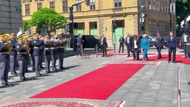 Photo of Претседателката Сиљановска-Давкова во Љубљана пречекана со највисоки државни почести од колешката Пирц Мусар