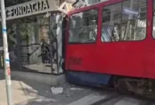 Photo of Најмалку петмина повредени откако трамвај излета од шини и удри во зграда во Белград