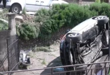 Photo of Автомобил се преврте на штипската улица „Панче Караѓозов“, по што заврши во двор на една од куќите