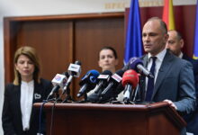 Photo of (ВИДЕО) Филипче: Се повлекуваме од Комисијата, СДСМ нема да учествува во брутално, задолжување на државата за криминални тендери