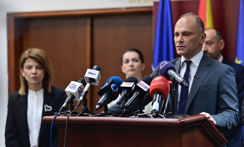 Photo of (ВИДЕО) Филипче: Се повлекуваме од Комисијата, СДСМ нема да учествува во брутално, задолжување на државата за криминални тендери
