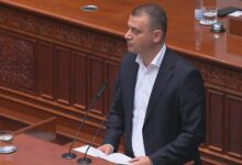 Photo of Трајчулески до Муцунски: Им се нудите ли во Брисел со сценарио за уставни измени за време техничка влада?