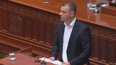 Photo of Трајчулески до Муцунски: Им се нудите ли во Брисел со сценарио за уставни измени за време техничка влада?
