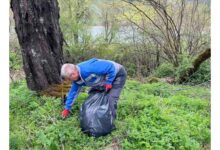 Photo of Излетниците во Маврово добија вреќи за да си го соберат ѓубрето после пикникот