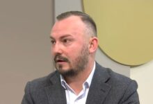 Photo of ,Секој ден очекувам да ми кажат да си одам од работното место“ – вели младиот Арсовски со напишани 46 труда на кој му ја поништија дипломата