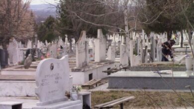 Photo of Жени се тепале пред влезот на гробиштата во Ѓорче