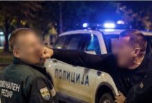 Photo of Пијан скопјанец уринирал врз службено возило на Град Скопје, па му искршил нос на комунален редар – интервенирала и полиција