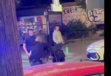 Photo of Видео: „Легнувај на земја!“ — дузина полицајци апсеа дрзок Холанѓанец кој наводно носел пиштол кај „Силбо“