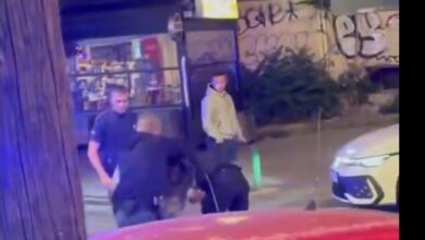 Photo of Видео: „Легнувај на земја!“ — дузина полицајци апсеа дрзок Холанѓанец кој наводно носел пиштол кај „Силбо“