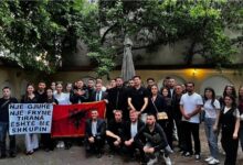 Photo of Албански студенти од Тирана патуваа во Република Македонија за да го поддржат вчерашниот протест во Скопје