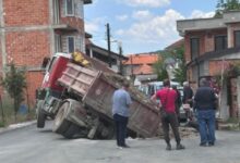 Photo of Камион пропадна на улицата „Аџи Мустафа“ во Охрид