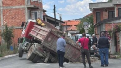 Photo of Камион пропадна на улицата „Аџи Мустафа“ во Охрид