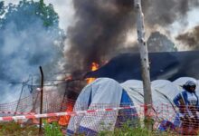 Photo of Демонстранти во Конго запалија центар за ебола по спор со властите за тело на починат