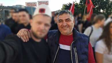 Photo of ВЛЕН: Против кого протестира Бујар Ахмети, против самиот себе или против својот чичко Али Ахмети?