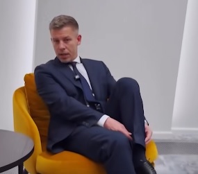 ВИДЕО: Маѓар се прошета низ луксузните канцеларии на Орбан
