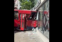 Photo of Трамвај излета од шини во Белград и се заби во зграда, има повредени