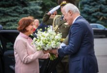 Photo of Средба на Сиљановска-Давкова со претседателот на Ерменија, Хачатурјан