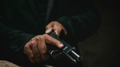 Photo of Маж вперил оружје кон полицаец во Грција, полицијата го погодила во уво: кај него пронајдени гранати и оружје