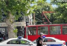 Photo of Патници се извлекувале низ врати и прозорци по ударот на трамвајот во Белград