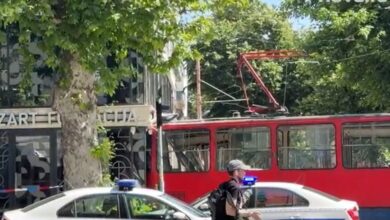 Photo of Патници се извлекувале низ врати и прозорци по ударот на трамвајот во Белград