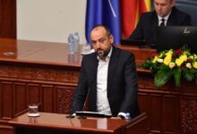 Photo of Битиќи до Кочоска: Ќе дојдете во Собрание или пак ќе одговарате со Фејсбук статуси?