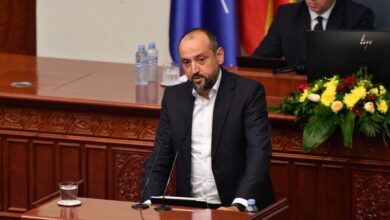 Photo of Битиќи до Кочоска: Ќе дојдете во Собрание или пак ќе одговарате со Фејсбук статуси?