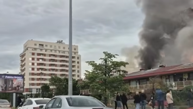 Photo of (ВИДЕО) 40 пожарникари гаснат пожар во трговскиот центар „Енјуб“ во Белград повеќе од два часа