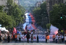 Photo of Mитинг „Србија е едно семејство“ во Белград – знаме долго 500 метри на улицата пред Собранието