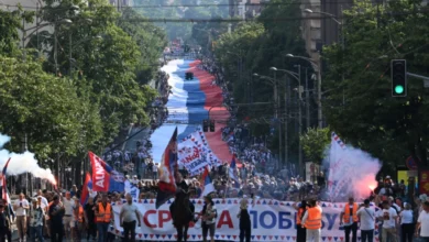 Photo of Mитинг „Србија е едно семејство“ во Белград – знаме долго 500 метри на улицата пред Собранието