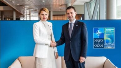 Photo of Петрова-Чамова: Со Муцунски се разбираме совршено на бугарски