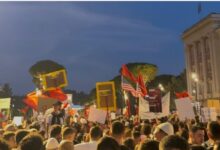 Photo of „Албанија не е на продажба“, масовен протест во Тирана против проектот на Кушнер