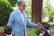 Photo of (ВИДЕО) Вучиќ ги покажа српските роботи Милутин и Драгутин
