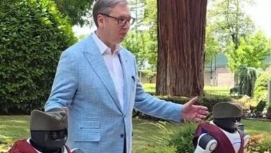 Photo of (ВИДЕО) Вучиќ ги покажа српските роботи Милутин и Драгутин