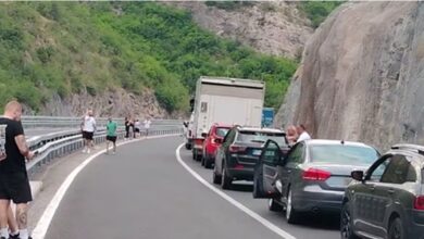 Photo of (ВИДЕО) Едно лице загина во тешка сообраќајна несреќа на патот Прилеп – Градско, кај Плетвар