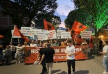 Photo of Приврзаници на ДУИ протестираа во Тетово против укинувањето на одлуката за преименување на улици од 2007 г.