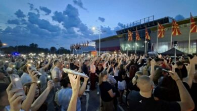 Photo of Видео: Ѕвездено небо и „Некогаш и негде“ пред платото на „Борис Трајковски“ – последен поздрав за Владо Јаневски
