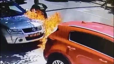 Photo of (ВИДЕО) Бугарски медиуми објавија видео од палењето на автомобилите пред амбасадата во Скопје