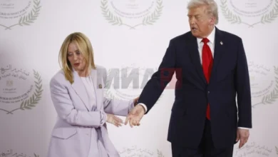 Photo of Дипломатски спор меѓу Вашингтон и Рим по изјавата на Трамп дека Мелони го „молела“ заедно да се сликаат