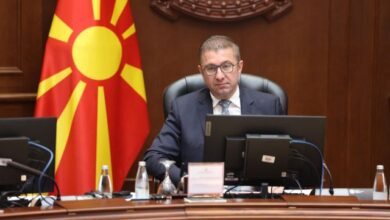 Photo of Мицкоски до Филипче: Граѓаните се иселуваат зошто ве гледаат во Дубаи како уживате на Харис Џиновиќ, а не сте во затвор